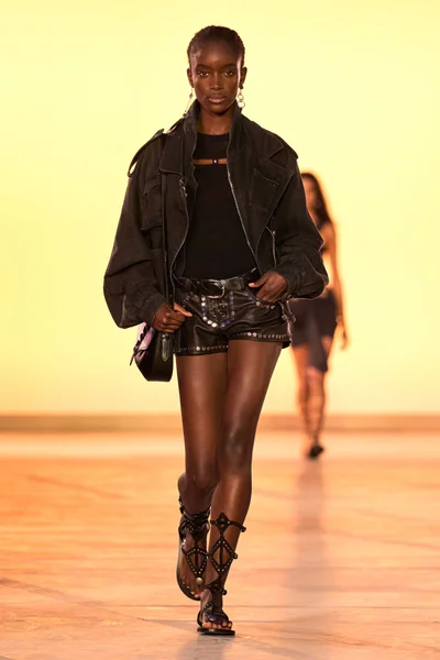 Look 28